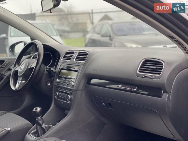 Серый Фольксваген Гольф, объемом двигателя 1.6 л и пробегом 213 тыс. км за 7950 $, фото 18 на Automoto.ua