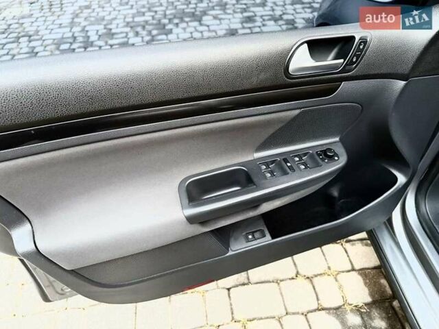 Серый Фольксваген Гольф, объемом двигателя 1.4 л и пробегом 170 тыс. км за 5299 $, фото 13 на Automoto.ua