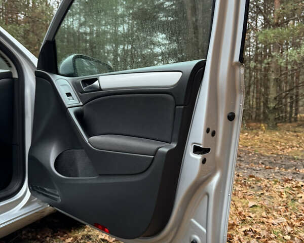 Серый Фольксваген Гольф, объемом двигателя 1.39 л и пробегом 213 тыс. км за 7200 $, фото 14 на Automoto.ua