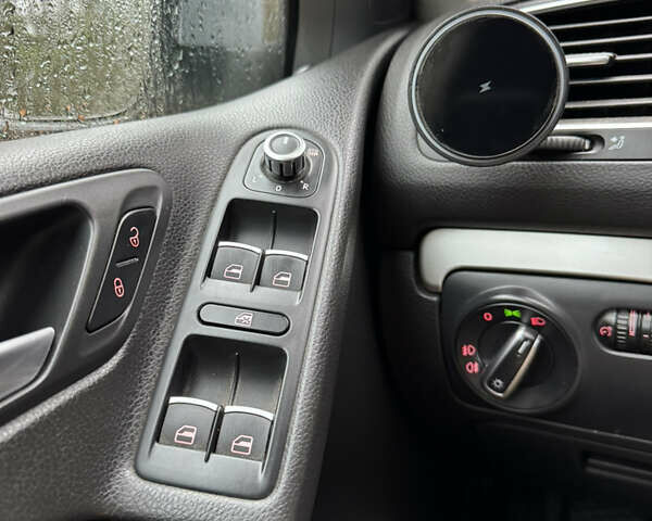 Серый Фольксваген Гольф, объемом двигателя 1.39 л и пробегом 213 тыс. км за 7200 $, фото 30 на Automoto.ua