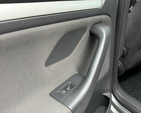 Серый Фольксваген Гольф, объемом двигателя 1.4 л и пробегом 204 тыс. км за 6350 $, фото 21 на Automoto.ua