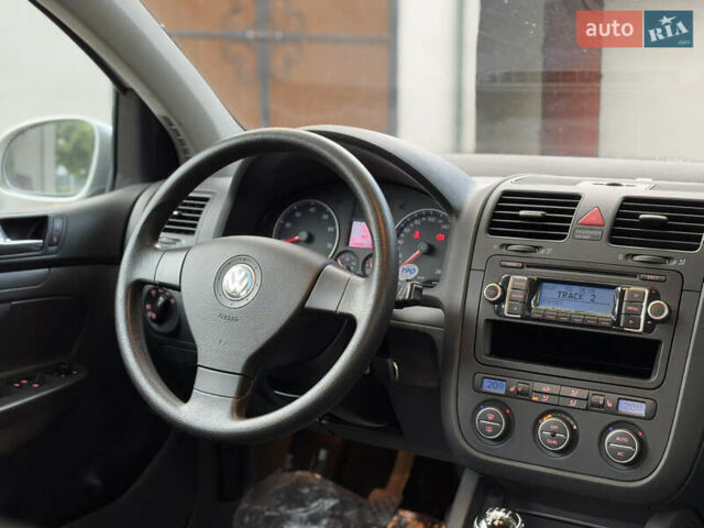 Серый Фольксваген Гольф, объемом двигателя 1.6 л и пробегом 240 тыс. км за 6550 $, фото 17 на Automoto.ua