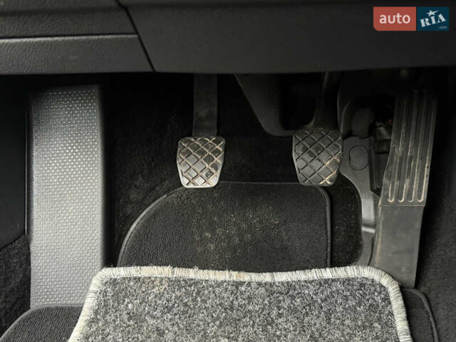 Серый Фольксваген Гольф, объемом двигателя 1.6 л и пробегом 208 тыс. км за 7999 $, фото 46 на Automoto.ua