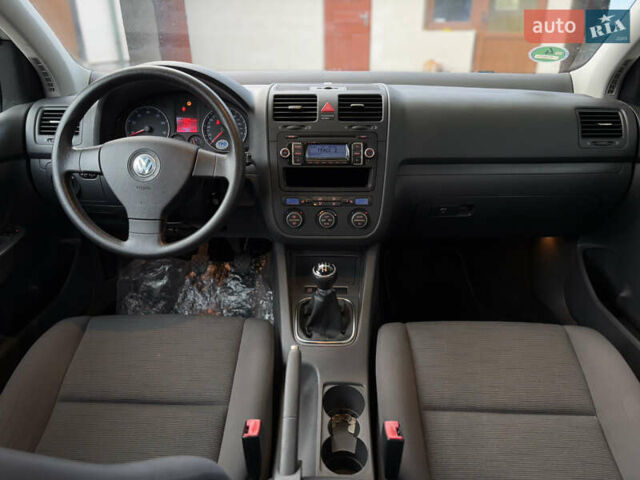 Серый Фольксваген Гольф, объемом двигателя 1.6 л и пробегом 240 тыс. км за 6550 $, фото 18 на Automoto.ua