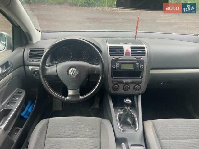 Сірий Фольксваген Гольф, об'ємом двигуна 1.6 л та пробігом 227 тис. км за 5499 $, фото 1 на Automoto.ua