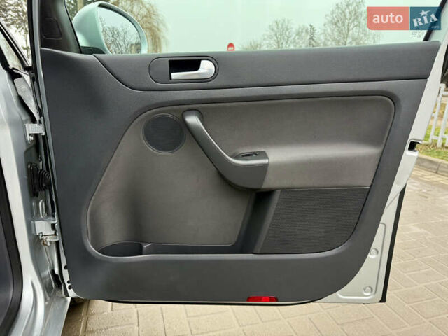 Сірий Фольксваген Гольф, об'ємом двигуна 1.6 л та пробігом 204 тис. км за 7700 $, фото 31 на Automoto.ua