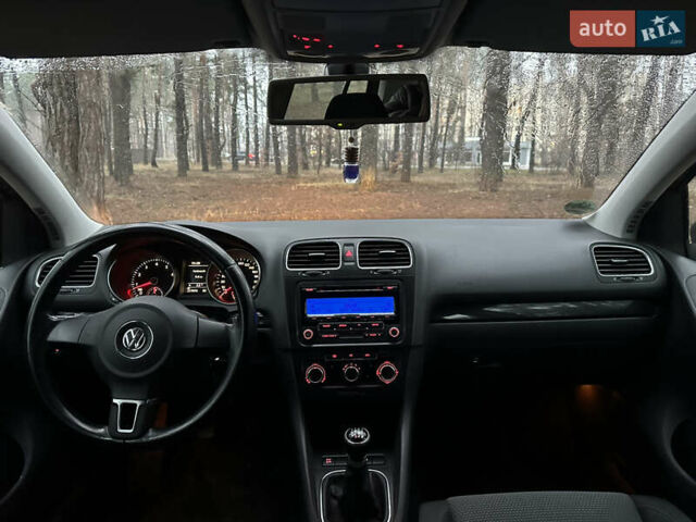 Серый Фольксваген Гольф, объемом двигателя 1.39 л и пробегом 217 тыс. км за 7150 $, фото 12 на Automoto.ua