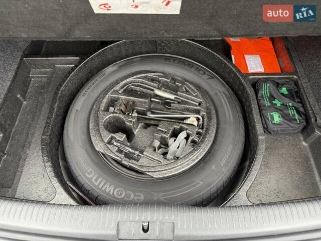 Серый Фольксваген Гольф, объемом двигателя 1.6 л и пробегом 222 тыс. км за 7999 $, фото 37 на Automoto.ua