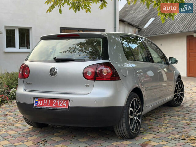 Серый Фольксваген Гольф, объемом двигателя 1.6 л и пробегом 240 тыс. км за 6550 $, фото 5 на Automoto.ua