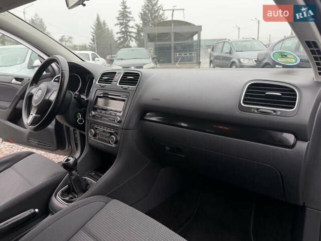 Серый Фольксваген Гольф, объемом двигателя 1.6 л и пробегом 208 тыс. км за 7999 $, фото 34 на Automoto.ua