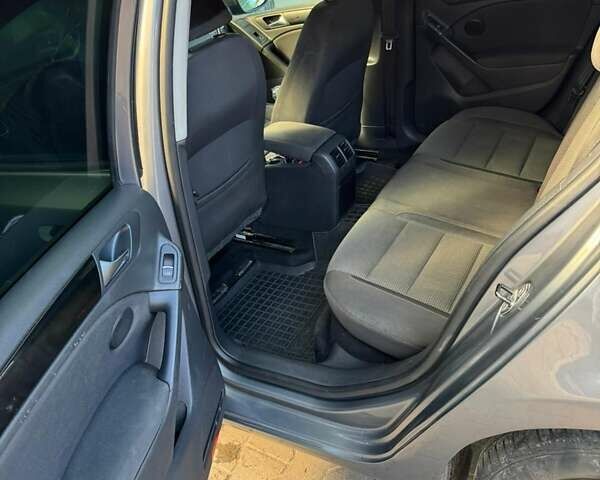 Фольксваген Гольф 2009 в Хмельницком на Automoto.ua Серый Фольксваген Гольф, объемом двигателя 1.97 л и пробегом 233 тыс. км за 8000 $, фото 10 на Automoto.ua