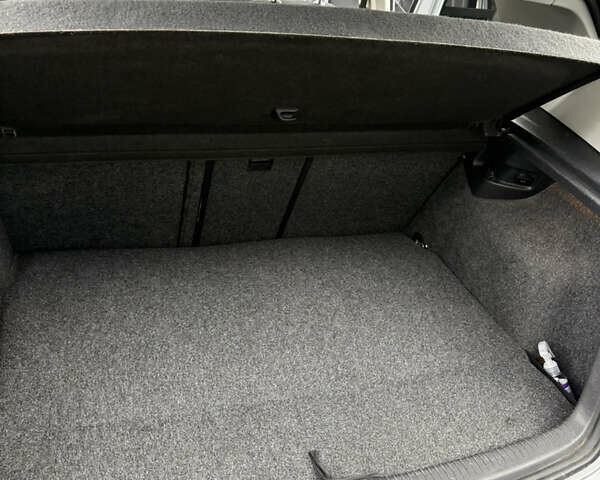 Серый Фольксваген Гольф, объемом двигателя 1.6 л и пробегом 216 тыс. км за 7700 $, фото 18 на Automoto.ua