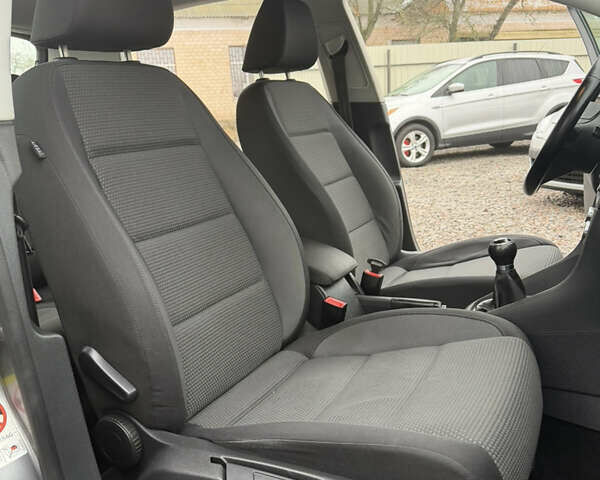 Серый Фольксваген Гольф, объемом двигателя 1.6 л и пробегом 208 тыс. км за 7999 $, фото 33 на Automoto.ua