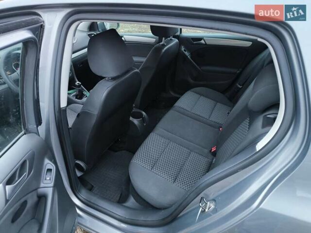 Серый Фольксваген Гольф, объемом двигателя 1.4 л и пробегом 220 тыс. км за 6700 $, фото 8 на Automoto.ua