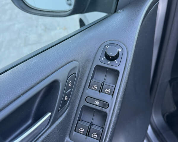 Сірий Фольксваген Гольф, об'ємом двигуна 1.6 л та пробігом 207 тис. км за 7790 $, фото 22 на Automoto.ua