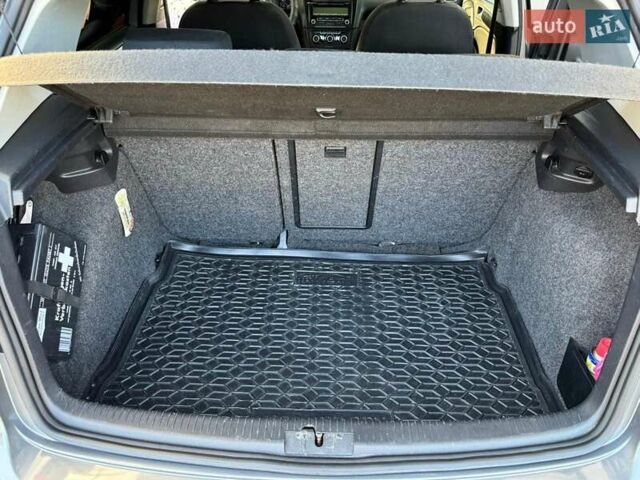 Фольксваген Гольф 2009 в Хмельницком на Automoto.ua Серый Фольксваген Гольф, объемом двигателя 1.97 л и пробегом 233 тыс. км за 8000 $, фото 6 на Automoto.ua