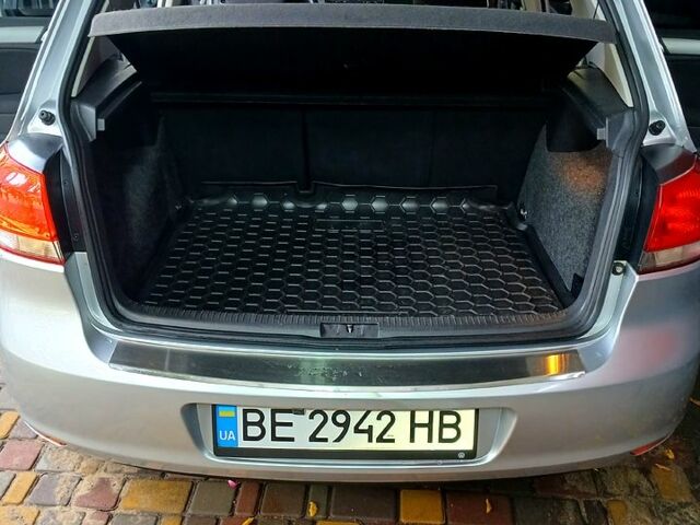 Фольксваген Гольф 2009 в Николаеве на Automoto.ua Серый Фольксваген Гольф, объемом двигателя 1.4 л и пробегом 133 тыс. км за 7800 $, фото 7 на Automoto.ua