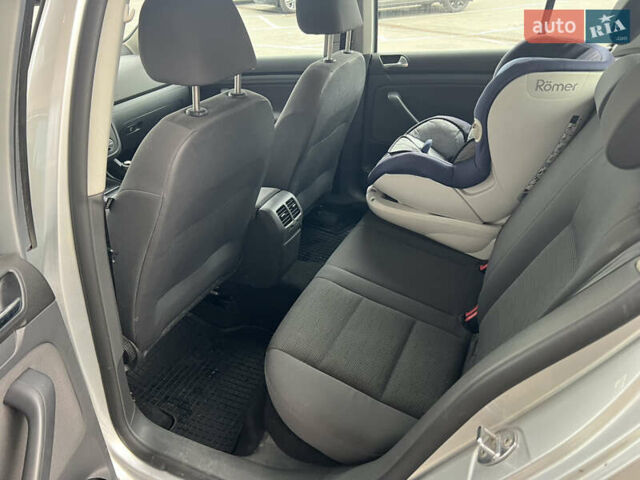 Серый Фольксваген Гольф, объемом двигателя 1.6 л и пробегом 98 тыс. км за 8100 $, фото 23 на Automoto.ua