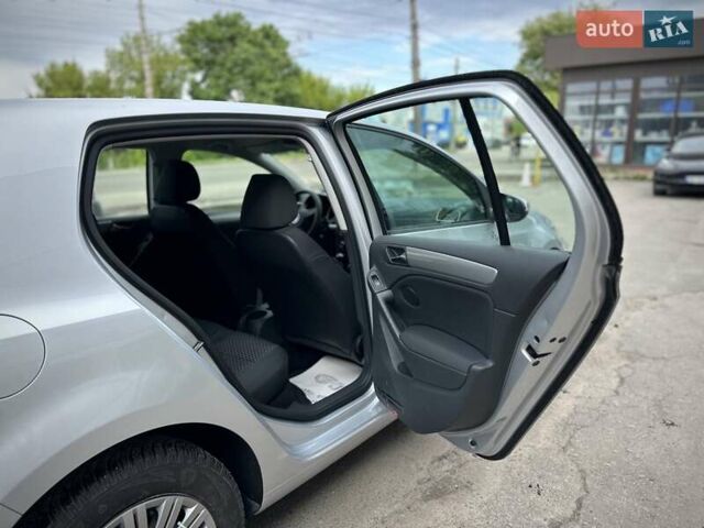 Серый Фольксваген Гольф, объемом двигателя 1.39 л и пробегом 235 тыс. км за 8400 $, фото 51 на Automoto.ua