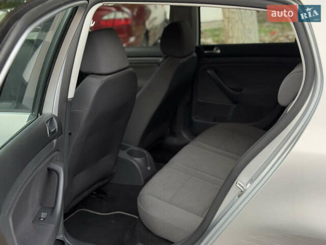 Серый Фольксваген Гольф, объемом двигателя 1.6 л и пробегом 240 тыс. км за 6550 $, фото 16 на Automoto.ua