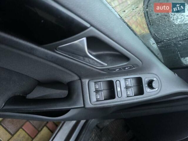 Серый Фольксваген Гольф, объемом двигателя 1.6 л и пробегом 176 тыс. км за 7850 $, фото 13 на Automoto.ua