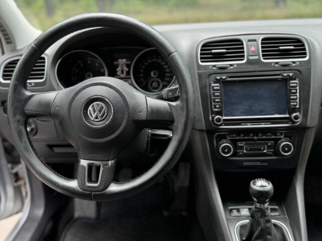 Серый Фольксваген Гольф, объемом двигателя 1.6 л и пробегом 214 тыс. км за 8300 $, фото 5 на Automoto.ua