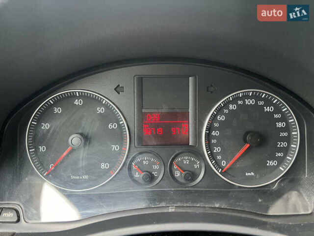 Серый Фольксваген Гольф, объемом двигателя 1.6 л и пробегом 98 тыс. км за 8100 $, фото 6 на Automoto.ua