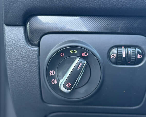 Сірий Фольксваген Гольф, об'ємом двигуна 1.6 л та пробігом 207 тис. км за 7790 $, фото 24 на Automoto.ua