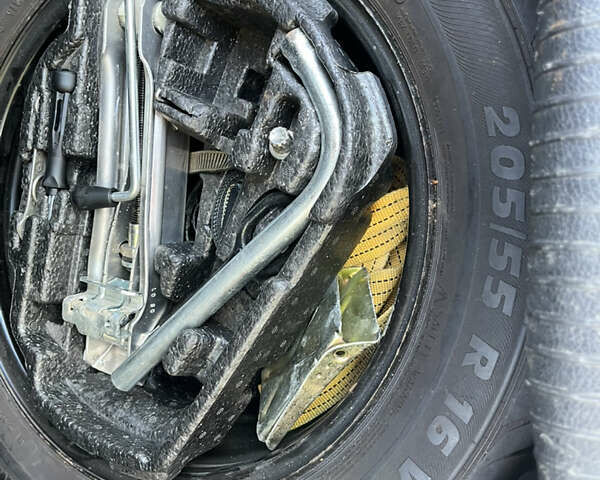 Сірий Фольксваген Гольф, об'ємом двигуна 1.6 л та пробігом 194 тис. км за 7700 $, фото 5 на Automoto.ua