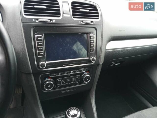 Серый Фольксваген Гольф, объемом двигателя 1.39 л и пробегом 235 тыс. км за 6500 $, фото 13 на Automoto.ua