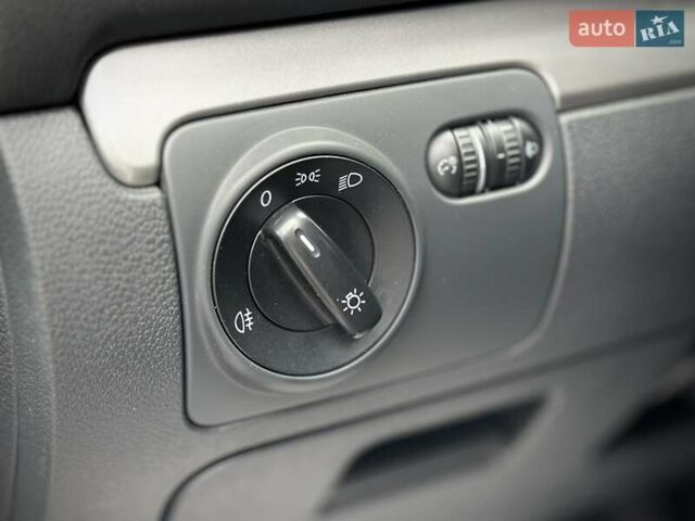 Серый Фольксваген Гольф, объемом двигателя 1.39 л и пробегом 235 тыс. км за 8400 $, фото 62 на Automoto.ua