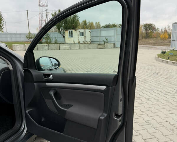 Серый Фольксваген Гольф, объемом двигателя 1.4 л и пробегом 204 тыс. км за 6350 $, фото 24 на Automoto.ua