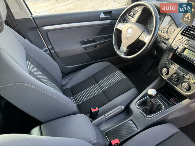 Серый Фольксваген Гольф, объемом двигателя 1.6 л и пробегом 226 тыс. км за 6800 $, фото 33 на Automoto.ua