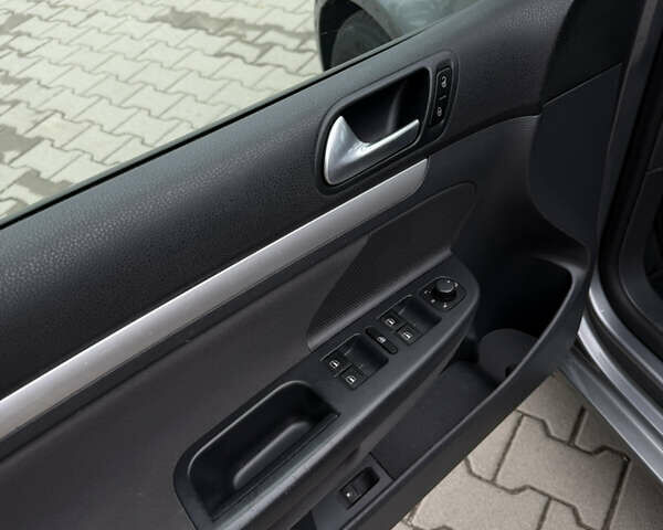 Серый Фольксваген Гольф, объемом двигателя 1.4 л и пробегом 204 тыс. км за 6350 $, фото 18 на Automoto.ua