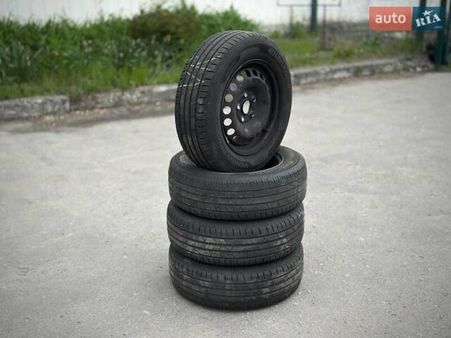 Серый Фольксваген Гольф, объемом двигателя 1.39 л и пробегом 235 тыс. км за 8400 $, фото 7 на Automoto.ua