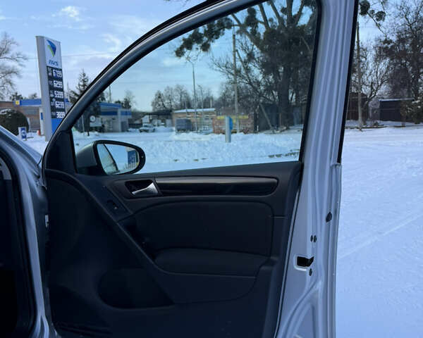 Серый Фольксваген Гольф, объемом двигателя 1.6 л и пробегом 223 тыс. км за 7650 $, фото 31 на Automoto.ua