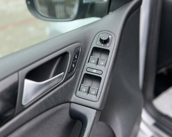 Серый Фольксваген Гольф, объемом двигателя 1.4 л и пробегом 220 тыс. км за 6800 $, фото 12 на Automoto.ua