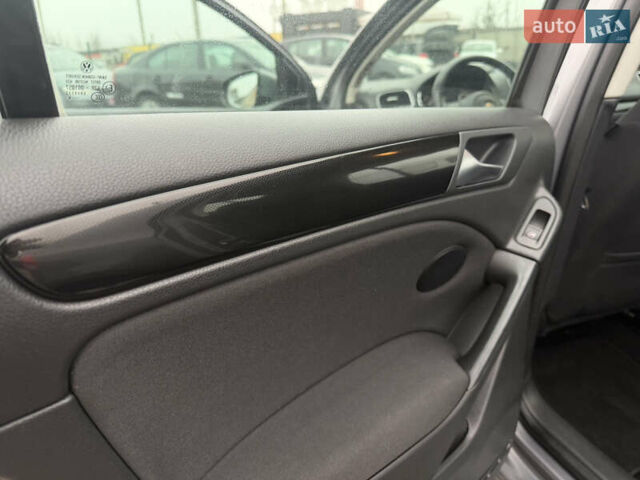 Серый Фольксваген Гольф, объемом двигателя 1.6 л и пробегом 208 тыс. км за 7999 $, фото 31 на Automoto.ua