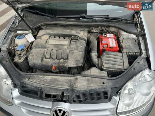 Серый Фольксваген Гольф, объемом двигателя 1.6 л и пробегом 98 тыс. км за 8100 $, фото 40 на Automoto.ua