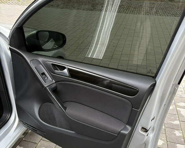 Серый Фольксваген Гольф, объемом двигателя 1.6 л и пробегом 216 тыс. км за 7700 $, фото 22 на Automoto.ua