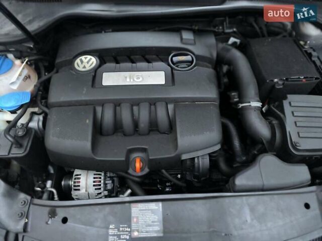 Серый Фольксваген Гольф, объемом двигателя 1.6 л и пробегом 176 тыс. км за 7850 $, фото 18 на Automoto.ua