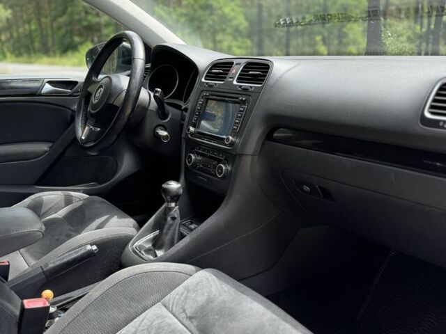 Серый Фольксваген Гольф, объемом двигателя 1.6 л и пробегом 214 тыс. км за 8300 $, фото 6 на Automoto.ua