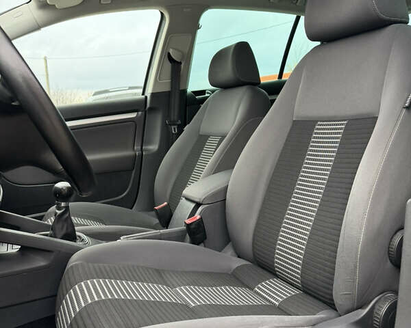 Серый Фольксваген Гольф, объемом двигателя 1.4 л и пробегом 204 тыс. км за 6350 $, фото 19 на Automoto.ua