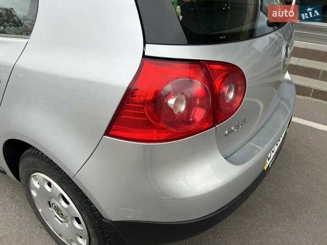 Серый Фольксваген Гольф, объемом двигателя 1.6 л и пробегом 98 тыс. км за 8100 $, фото 28 на Automoto.ua