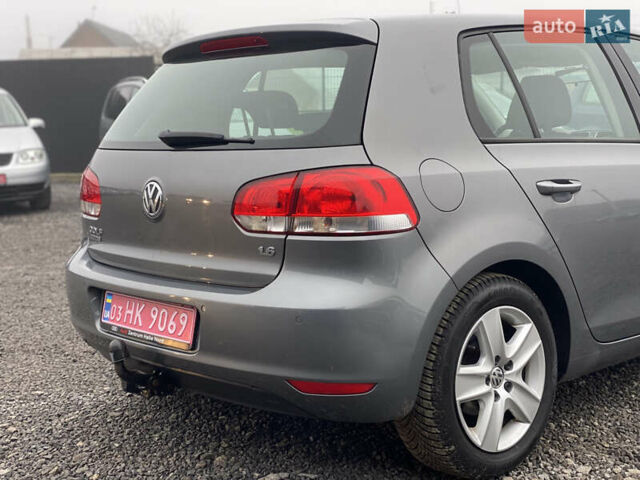 Серый Фольксваген Гольф, объемом двигателя 1.6 л и пробегом 213 тыс. км за 7950 $, фото 5 на Automoto.ua