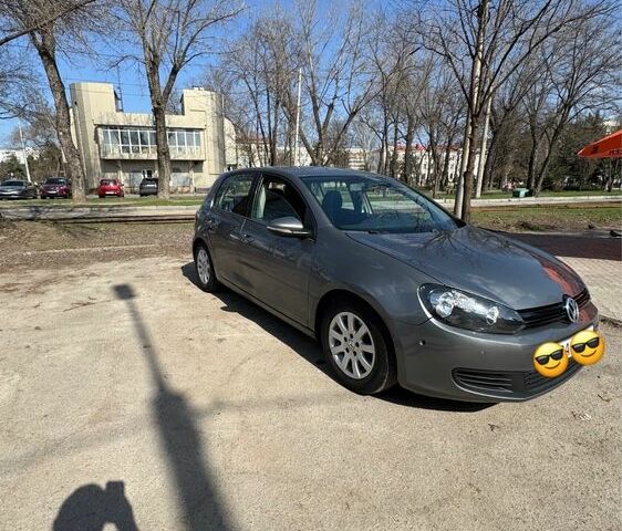 Серый Фольксваген Гольф, объемом двигателя 1.6 л и пробегом 290 тыс. км за 3700 $, фото 2 на Automoto.ua