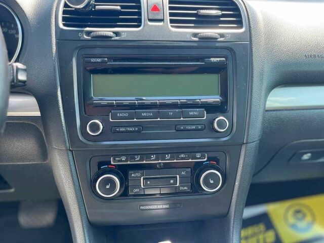 Серый Фольксваген Гольф, объемом двигателя 1.6 л и пробегом 240 тыс. км за 8600 $, фото 17 на Automoto.ua