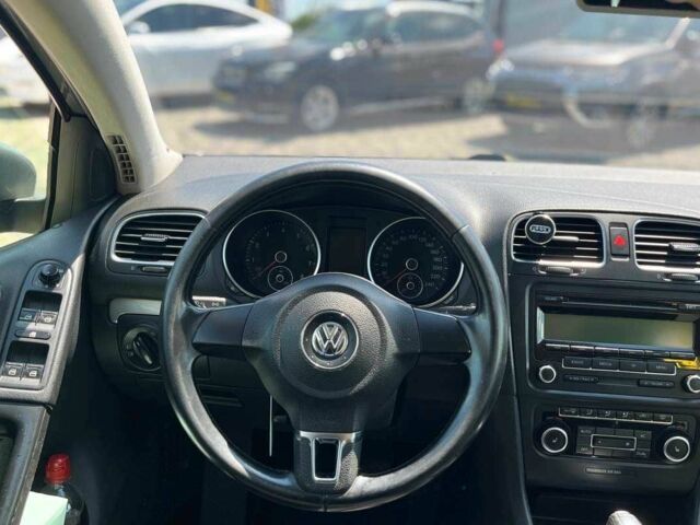 Серый Фольксваген Гольф, объемом двигателя 1.6 л и пробегом 240 тыс. км за 8600 $, фото 12 на Automoto.ua