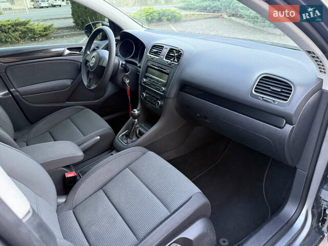 Серый Фольксваген Гольф, объемом двигателя 1.6 л и пробегом 155 тыс. км за 8450 $, фото 47 на Automoto.ua