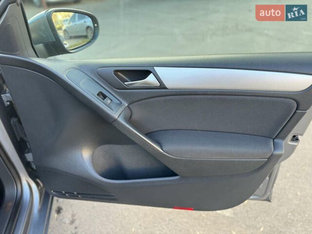 Сірий Фольксваген Гольф, об'ємом двигуна 1.39 л та пробігом 215 тис. км за 8700 $, фото 22 на Automoto.ua